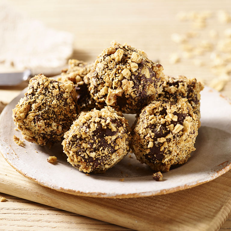 Truffles with peanut butter and granola